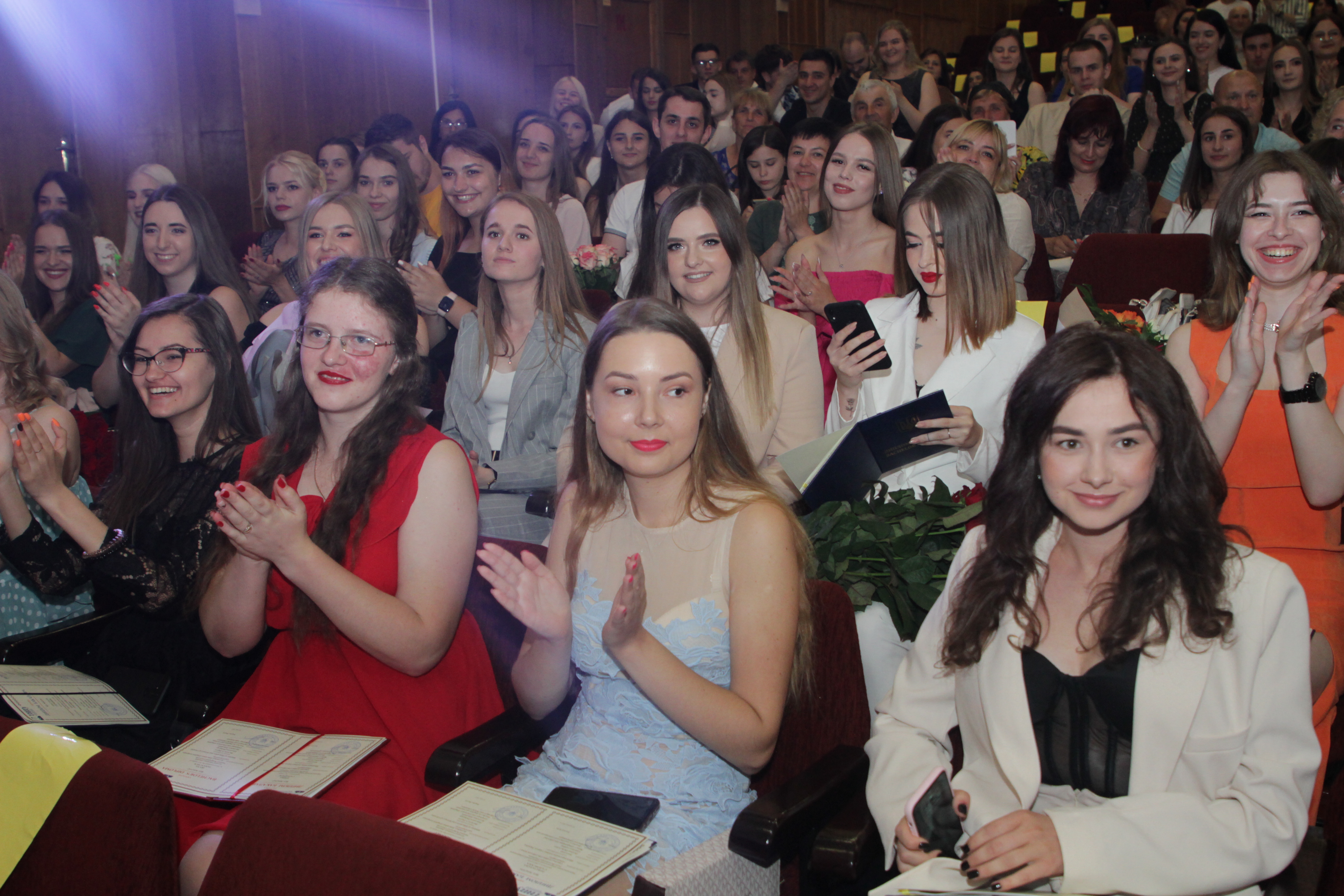 Урочисте вручення дипломів